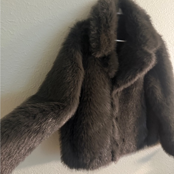 Zara Reversible Faux Fur Women's jacket - Picture 6 of 10